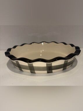 Ceramic Pie Dish with Black Plaid Rim